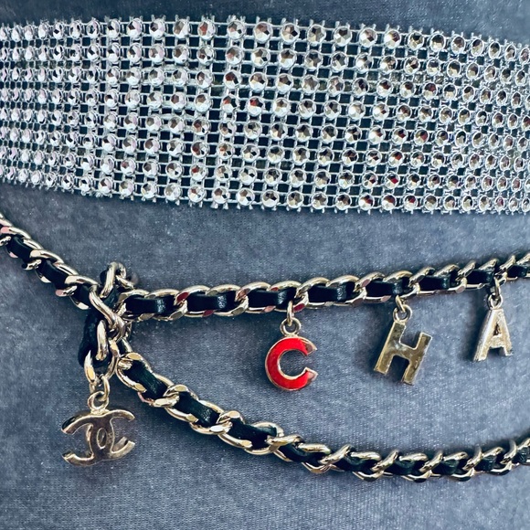 CHANEL gold chain and leather belt - Picture 2 of 5